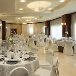 Center מלון 4*