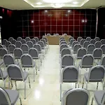 Center מלון 4*