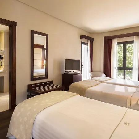 巴达霍斯中心酒店 4*