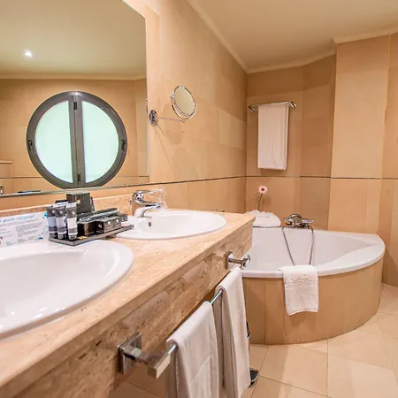 巴达霍斯中心酒店